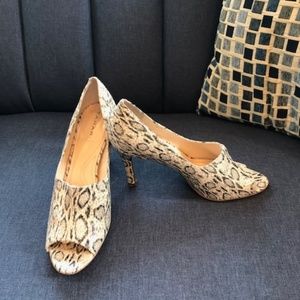 Sexy Tahari Shoes Size 9 m  Snake Reptile 3" heels